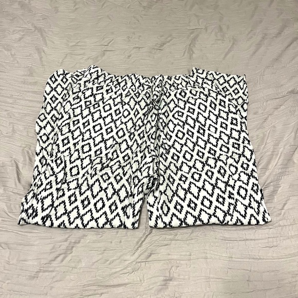 Black and white Patterned pants - Picture 3 of 3